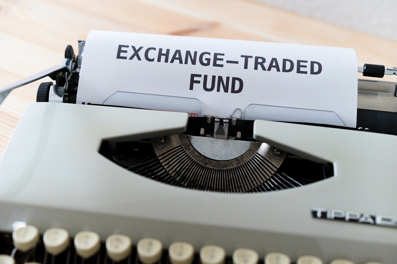 mockup, typewriter, word, money, wall street, etf, exchange, traded, fund, financing, analysis, financial, investments, startup, strategy, crowdsourcing, success, dollar, avant-garde, black rock, retirement, savings, stock market index, finance, etf, etf, etf, etf, etf